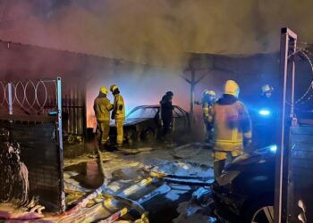 Oto Galeri’de yangın: 13 araç küle döndü