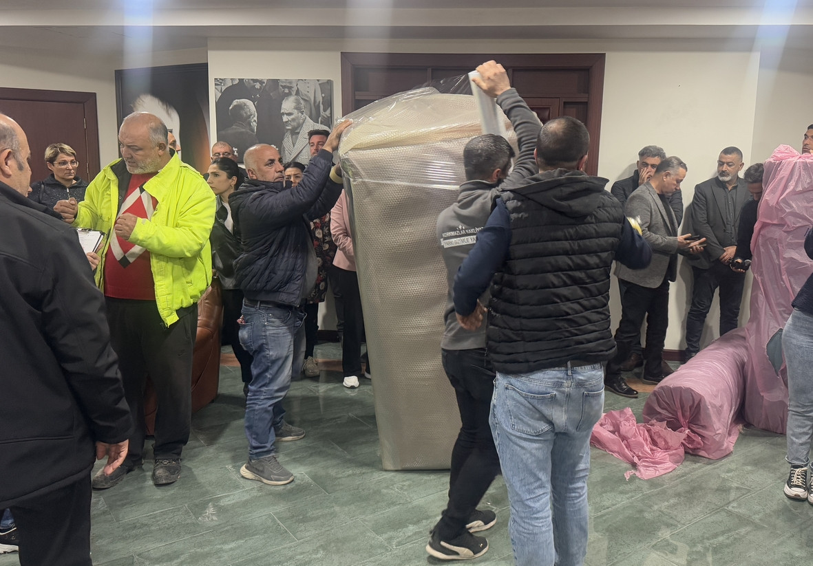 CHP’li Seyhan Belediyesi’ne haciz şoku!