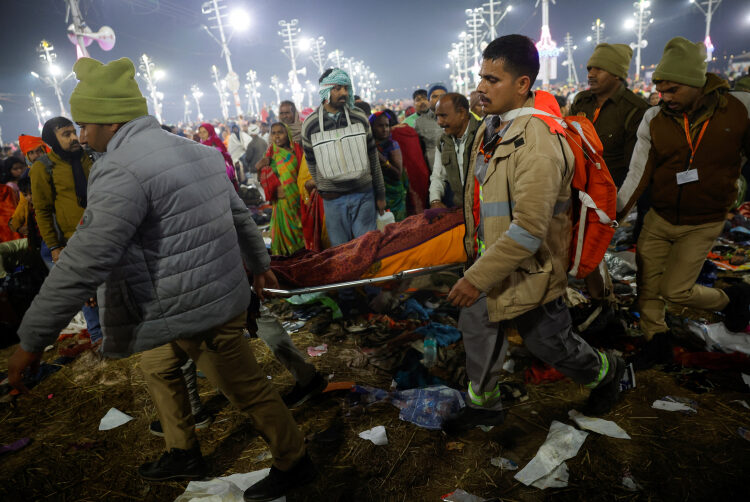 Hindistan’da dini festivaldeki izdihamda ölü sayısı 30’a çıktı 1 Hindistan’da dini festivaldeki izdihamda ölü sayısı 30’a çıktı