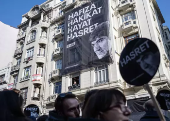 Hrant Dink, katledildiği Agos Gazetesi önünde anıldı 9 Hrant Dink, katledildiği Agos Gazetesi önünde anıldı