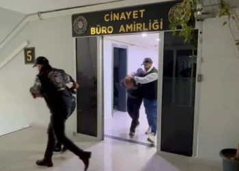 Evlenme isteği reddedilince sevdiği kızı ve annesini pompalı ile vurdu! Durumları ağır