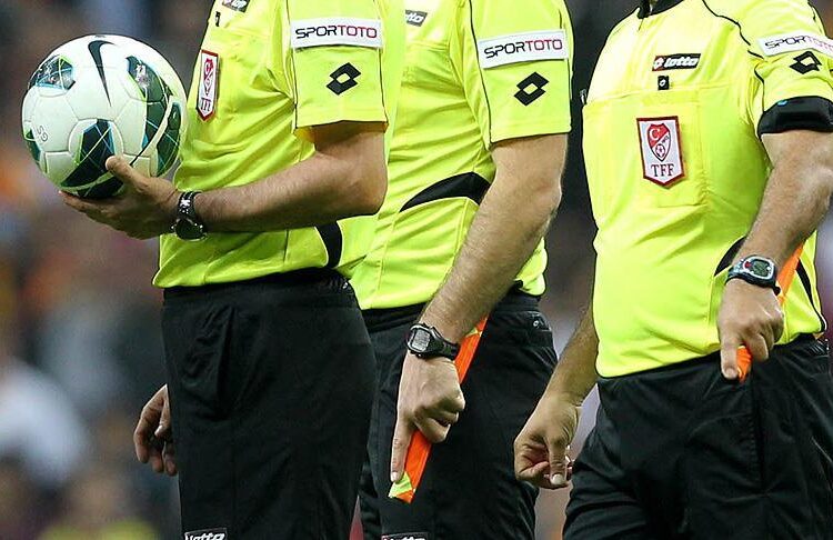 Kamil Aslan yazdı l Futbolcu, yönetici ve hakem üçgeninde derin sorunlar 1 Kamil Aslan yazdı l Futbolcu, yönetici ve hakem üçgeninde derin sorunlar