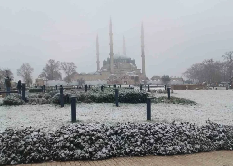 Beklenen kar, Kapıkule’den giriş yaptı! 1 Beklenen kar, Kapıkule’den giriş yaptı!