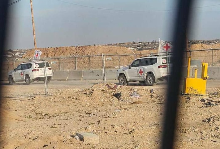 Hamas, İsrailli 3 rehineyi Kızılhaç'a teslim etti 1 Hamas, İsrailli 3 rehineyi Kızılhaç’a teslim etti