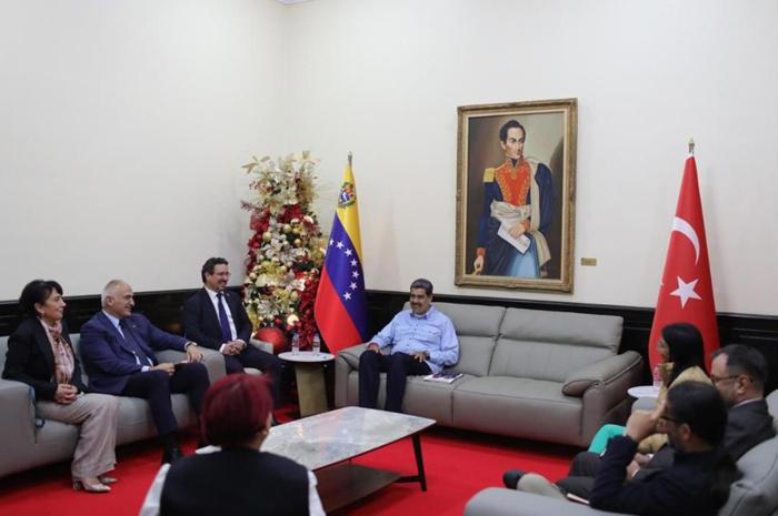 Bakan Ersoy’dan, yüzde 52 ile seçimi kazanan Maduro’ya tebrik ziyareti