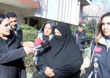 ‘Sahte kadın mehdi’ tekke ve zaviyelerin kapatılması kanununa muhalefetten gözaltına alındı