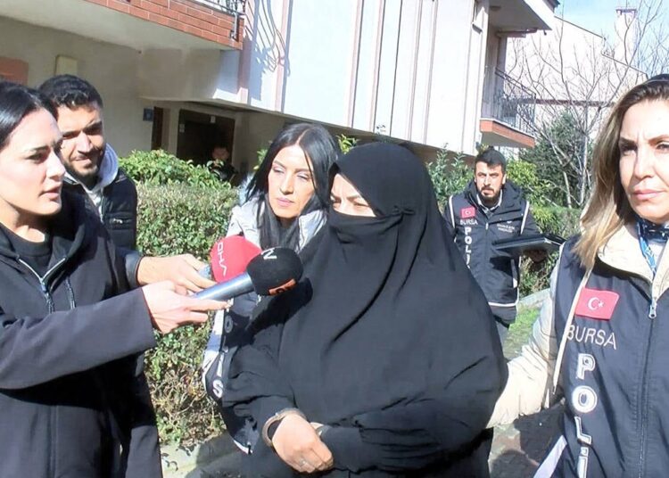 ‘Sahte kadın mehdi’ tekke ve zaviyelerin kapatılması kanununa muhalefetten gözaltına alındı