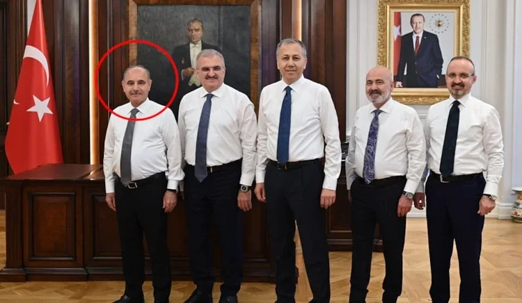 İçişleri Bakan Yardımcısının kardeşi ‘ihale yolsuzluğu’ soruşturmasında gözaltına alındı 1 İçişleri Bakan Yardımcısının kardeşi ‘ihale yolsuzluğu’ soruşturmasında gözaltına alındı