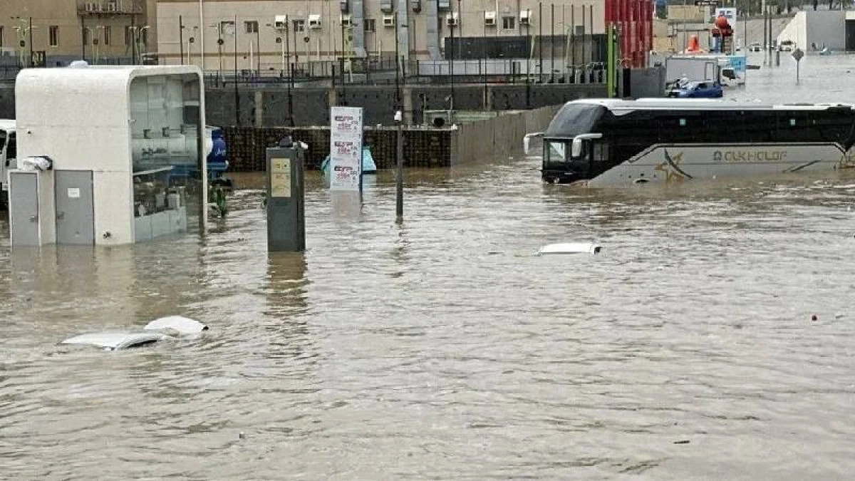 Mekke'de şiddetli yağış sellere yol açtı