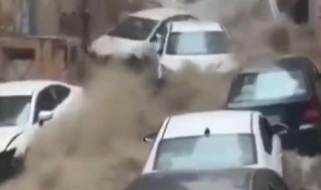 Mekke'de şiddetli yağış sellere yol açtı