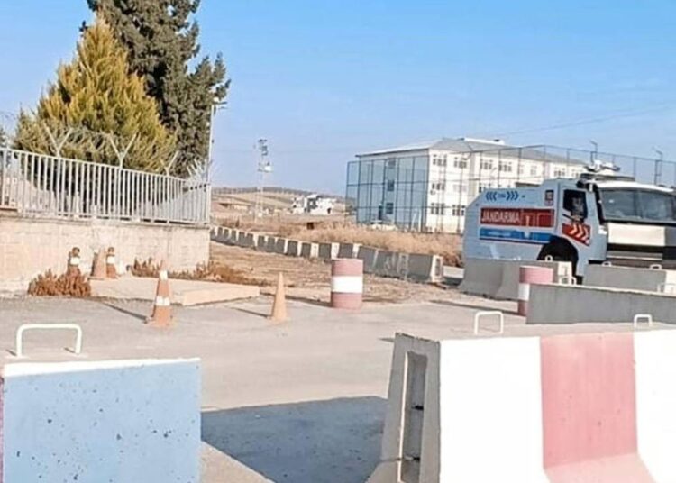 Miras kavgasının olduğu Menzil Köyü'ne TOMA gönderildi 1 Miras kavgasının olduğu Menzil Köyü’ne TOMA gönderildi