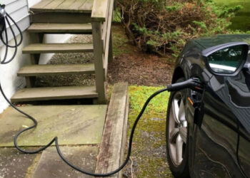 Elektrikli otomobil yangınlarının en önemli nedeni evlerdeki basit prizler