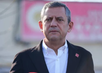 “Adayımız hazır” diyen Özel’den yeni açıklama: “Her toplantıda İmamoğlu’nun adı geçiyor”