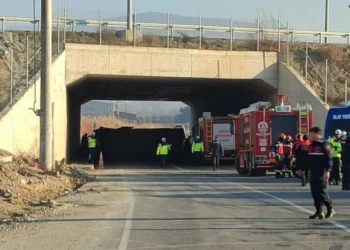 Pamukkale’de işçileri taşıyan servis midibüsü devrildi: 4 ölü