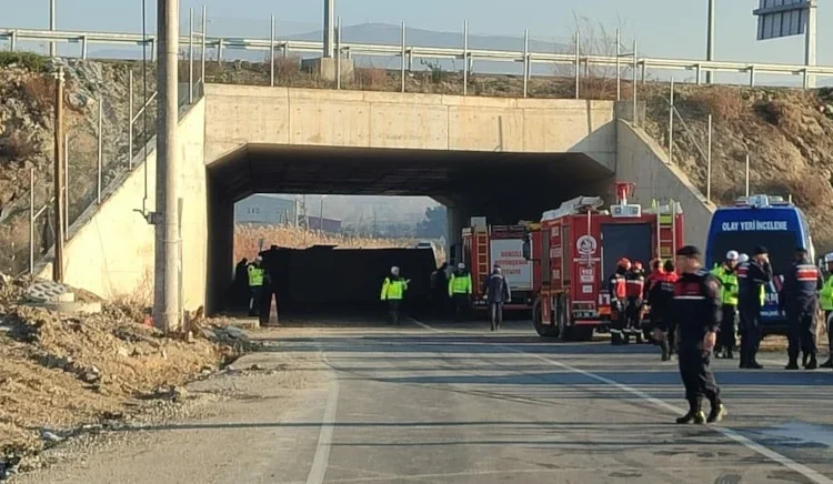 Pamukkale’de işçileri taşıyan servis midibüsü devrildi: 4 ölü