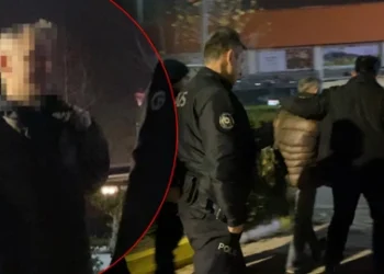 Polisler, polise yakalandı: Yüklü miktarda uyuşturucu ele geçirildi