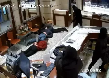 Kuyumcuyu basan kar maskeli soyguncular 20 kilo altınla kayıplara karıştı