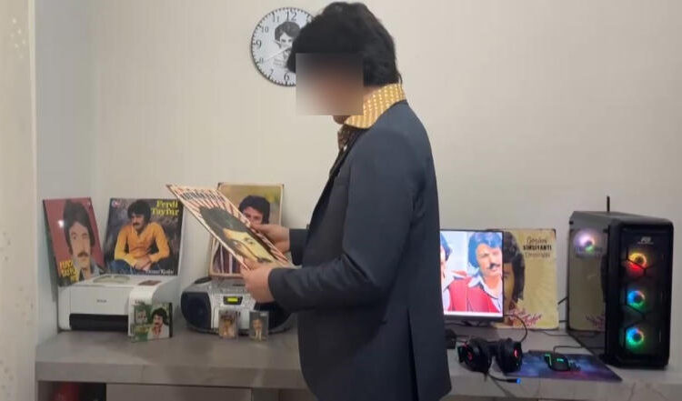 Kur’an’ı Kerim’e ayaklarıyla basan Ferdi Tayfur hayranı genç, tutuklandı 1 Kur’an’ı Kerim’e ayaklarıyla basan Ferdi Tayfur hayranı genç, tutuklandı