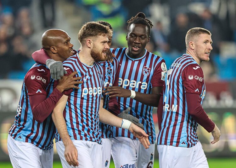 Trabzonspor'un yüzü Sivas'ta güldü: 4-0 1 Trabzonspor’un yüzü Sivas’ta güldü: 4-0