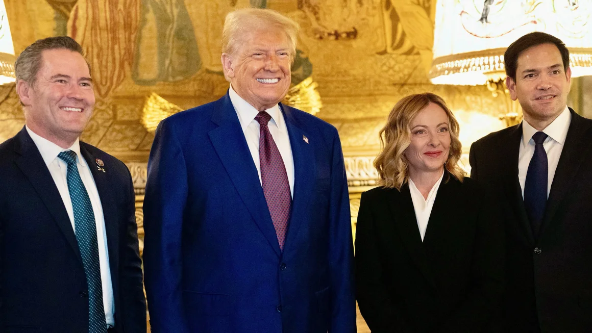 Trump, İtalya Başbakanı Meloni'yi Florida’daki malikanesinde ağırladı 3 Trump, İtalya Başbakanı Meloni'yi Florida’daki malikanesinde ağırladı