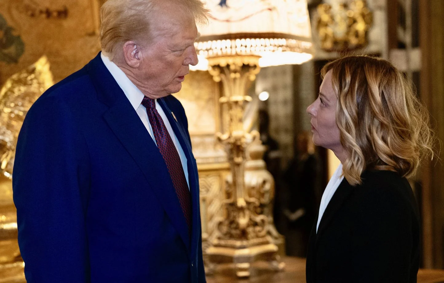 Trump, İtalya Başbakanı Meloni'yi Florida’daki malikanesinde ağırladı 2 Trump, İtalya Başbakanı Meloni'yi Florida’daki malikanesinde ağırladı