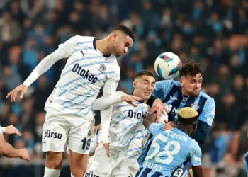 Fenerbahçe, Adana’da hata yapmadı: Zirveyle puan farkını 6’ya indirdi