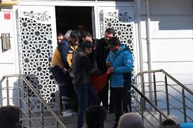 Cinnet geçiren anne bir kızını silahla, diğer kızını serumla öldürüp intihar etti