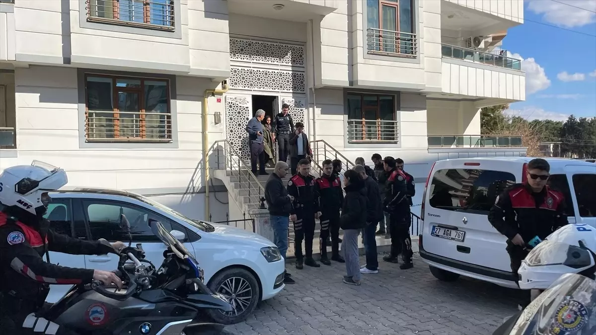 Cinnet geçiren anne bir kızını silahla, diğer kızını serumla öldürüp intihar etti