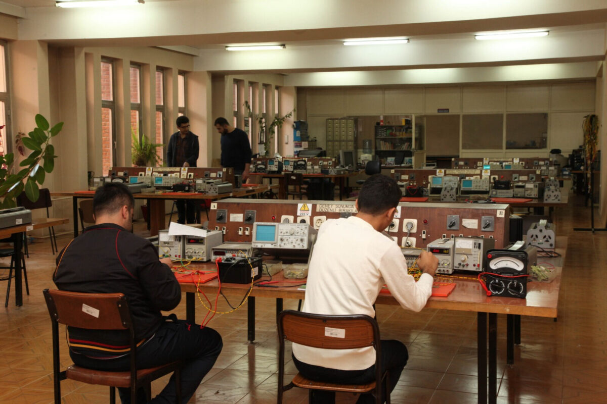 YÖK, meslek yüksekokullarının eğitim modelinde kapsamlı değişim kararı aldı 2 YÖK, meslek yüksekokullarının eğitim modelinde kapsamlı değişim kararı aldı