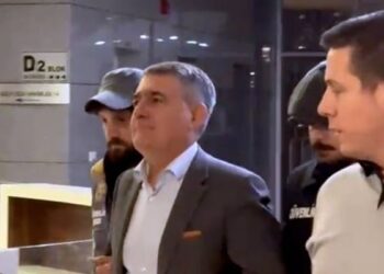 Özgür Özel’den Mehmet Şimşek’e öneri: Slaytına TÜSİAD başkanını da eklesin