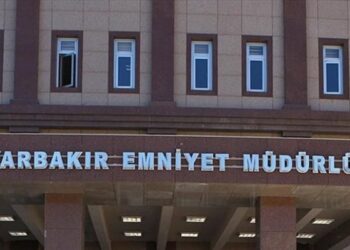 Diyarbakır’da kendini ‘MİT mensubu’ olarak tanıtan eski AKP’li yönetici gözaltında