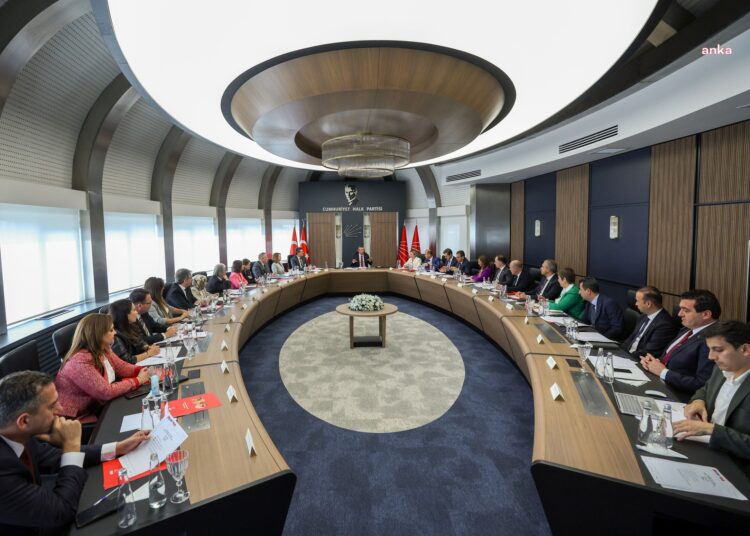 CHP MYK ön seçim yönergesini kabul etti: Özel, ön seçim tarihini açıklayacak