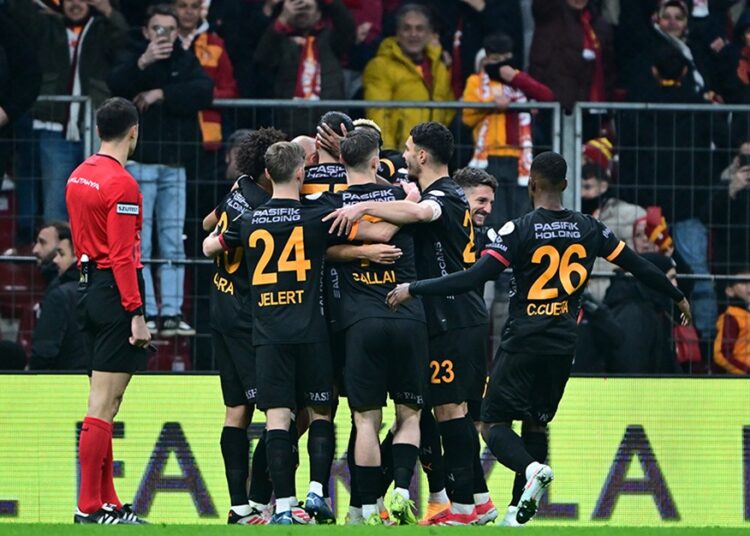 Adana Demirspor sahadan çekildi, Galatasaray maçı yarıda kaldı