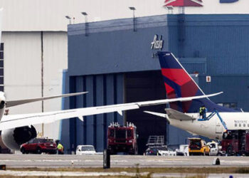 ABD’de uçaklara ne oluyor? İki uçak pistte çarpıştı