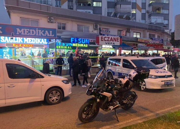 Adana'da iş yerine silahlı saldırı: 3 ölü 1 Adana’da iş yerine silahlı saldırı: 3 ölü