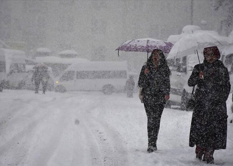 Arka arkaya açıklanıyor: Pek çok ilde okullar tatil, bazı illerde kamu personeline idari izin