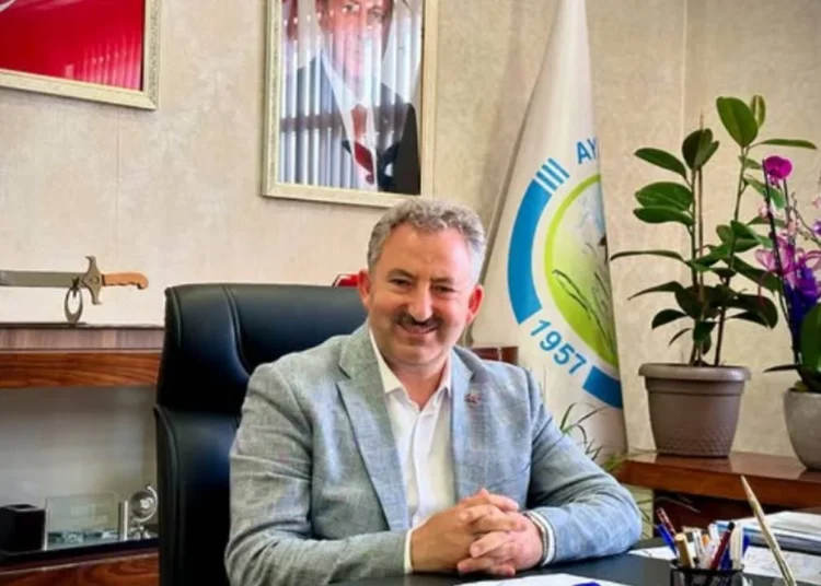 Bir bal ve parmak hikayesi: Şoför olarak işe başlat, sonra özel kalem, ardından başkan yardımcısı