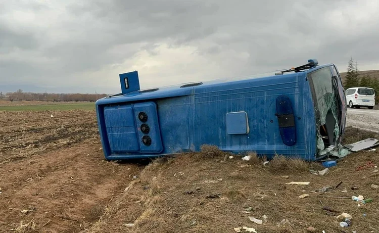 Ayfonkarahisar’da cezaevi aracı kaza yaptı: Çok sayıda yaralı var