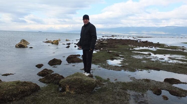 Balıkesir’de deniz çekildi, 2 bin 500 yıllık antik liman ortaya çıktı