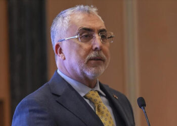 Emeklilere bayram ikramiyesi ne kadar olacak? Bakan Işıkhan’dan açıklama