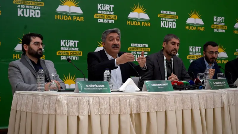 Diyarbakır'da yeni süreçle ilgili düzenlenen iki farklı konferansta neler oldu?