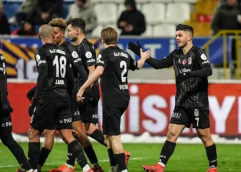 Beşiktaş maçın ilk dakikasında yediği golü çıkarmasını bildi