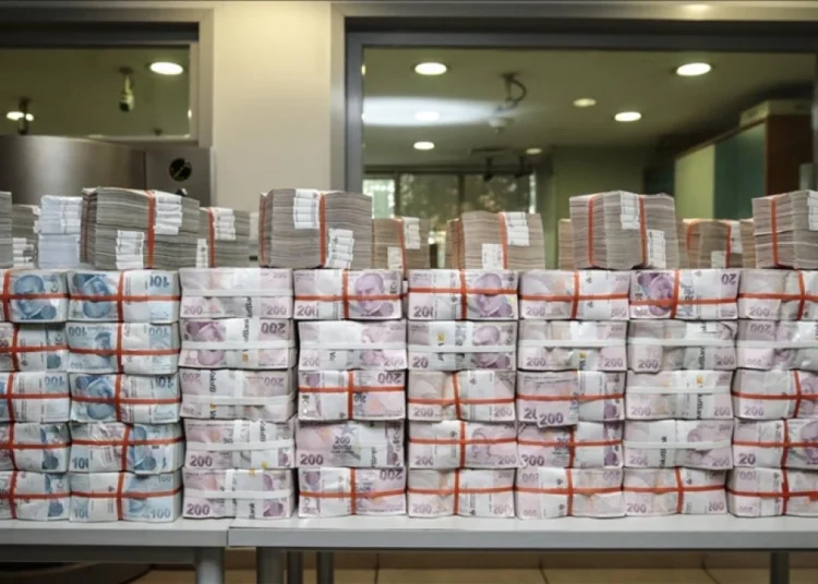 Artan vergiler ve yüksek zamlar da yetmedi! Devlet 917 milyar toplayıp 1 trilyon 56 milyar harcadı 1 Artan vergiler ve yüksek zamlar da yetmedi! Devlet 917 milyar toplayıp 1 trilyon 56 milyar harcadı