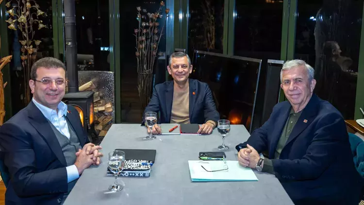 CHP’de kritik buluşma! Özgür Özel, Ekrem İmamoğlu ve Mansur Yavaş 1,5 saat görüştü 1 CHP’de kritik buluşma! Özgür Özel, Ekrem İmamoğlu ve Mansur Yavaş 1,5 saat görüştü