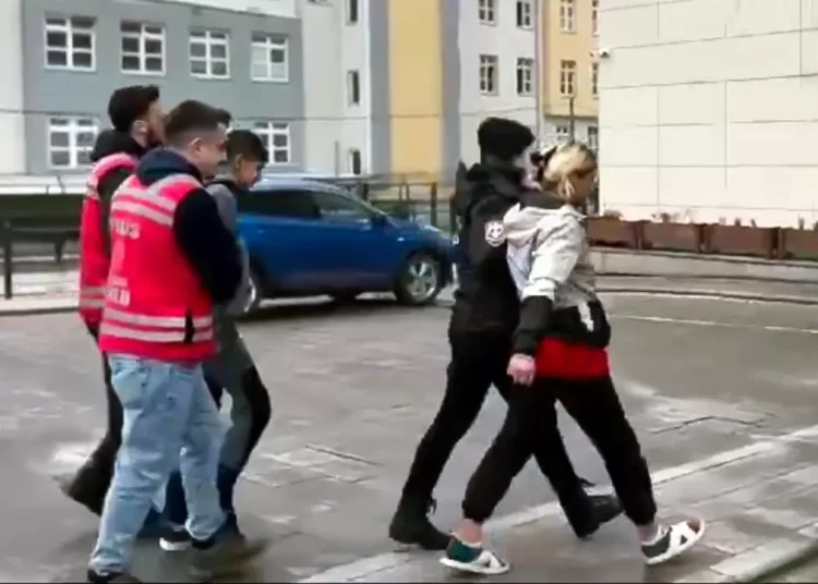 Çorlu’da 14 yaşındaki çocuk hamile kadını vurdu, karnındaki bebek öldü 1 Çorlu’da 14 yaşındaki çocuk hamile kadını vurdu, karnındaki bebek öldü