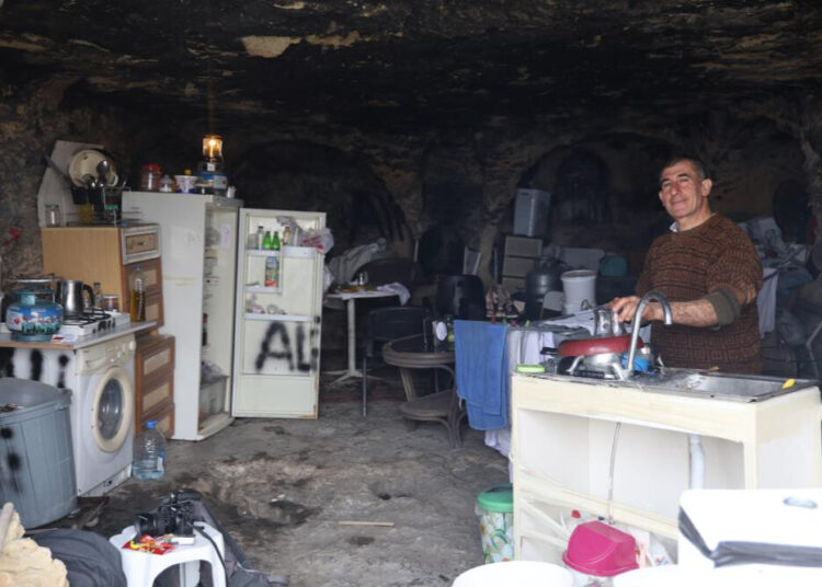 Maraş merkezli depremlerde evi yıkılan Hataylı Ali Bozoğlan, 2 yıldır mağarada yaşıyor 1 Maraş merkezli depremlerde evi yıkılan Hataylı Ali Bozoğlan, 2 yıldır mağarada yaşıyor