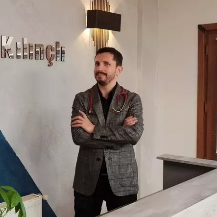 Eşiyle araçta tartışıp yolda indi, kazada hayatını kaybetti