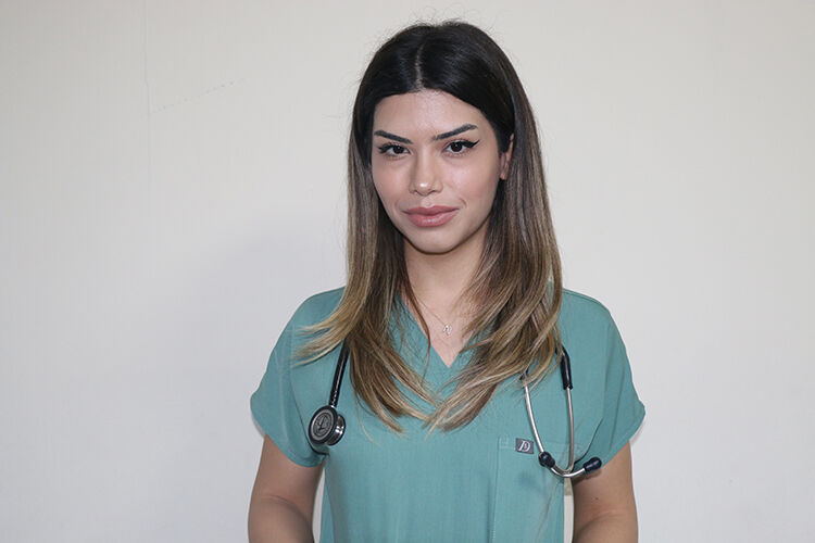 Anne babasının çalıştığı hastaneye pratisyen doktor oldu