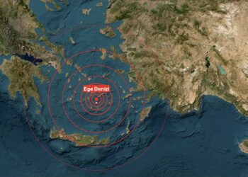 Yunan deprem uzmanı: ‘Santorini’deki volkan aktif hale geldi’
