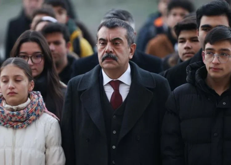 Eğitimde 4+4+4 sisteminden dönüş sinyali: Liseler 3 yıla düşüyor ve zorunlu olmaktan çıkıyor 1 Eğitimde 4+4+4 sisteminden dönüş sinyali: Liseler 3 yıla düşüyor ve zorunlu olmaktan çıkıyor
